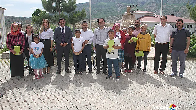 Öğrenciler kitap okumak için yarıştı