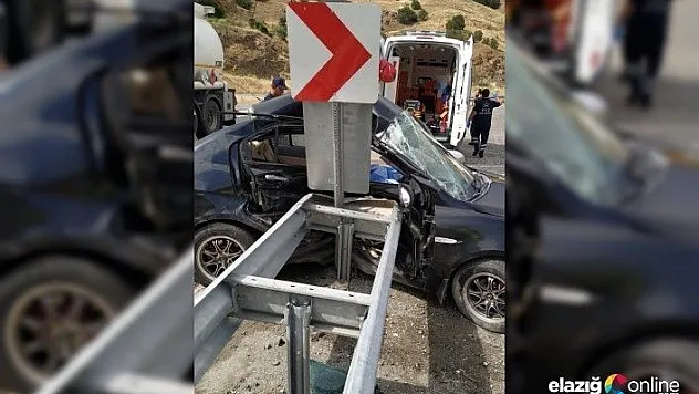 Otomobil bariyere çarptı: 1 ölü, 1 yaralı