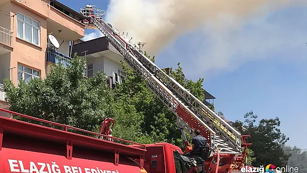Elazığ'da çatı yangını