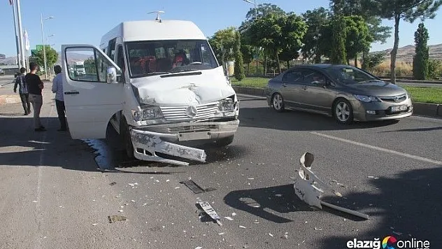 Elazığ'da minibüsler çarpıştı: 6 yaralı