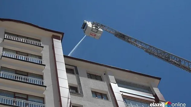 Elazığ'da 12 katlı binanın çatı katında yangın