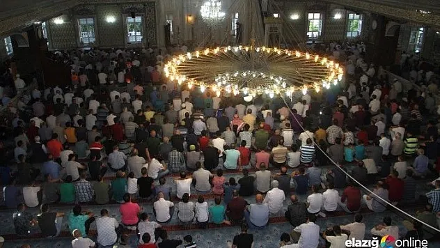Elazığ'da bayram namazında camiler doldu