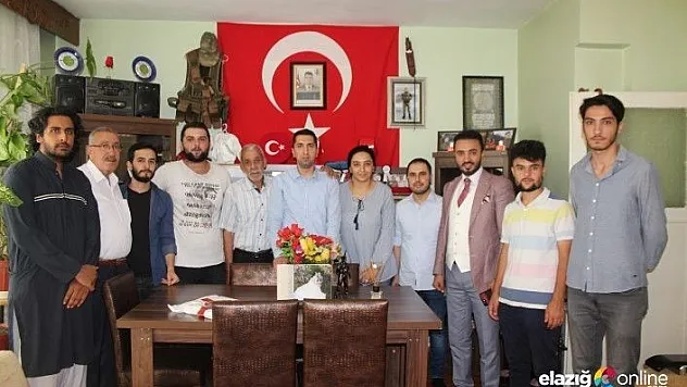 Öğrencilerden şehit babasına bayram ziyareti