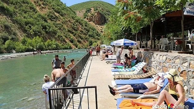 Terörden Temizlenen Tunceli'de Vatandaşlar, Plajlara Akın Etti