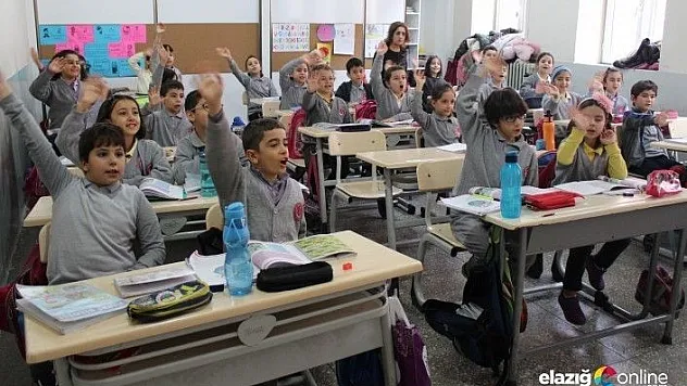 Elazığ'da 114 bin öğrenci ara tatilin bitmesiyle ders başı yaptı