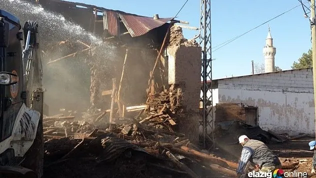 Elazığ'da 20 metruk yapı yıkıldı