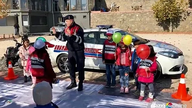 Jandarma ekiplerinden anaokulu öğrencilerine trafik eğitimi