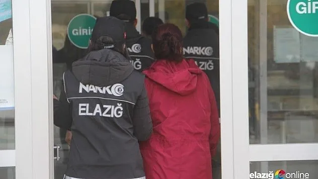 Kavurma arası uyuşturucu polise takıldı