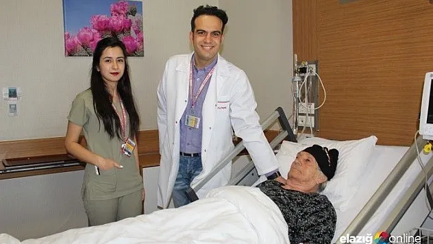 85 yaşındaki hasta kapalı ameliyat yöntemi ile sağlığına kavuştu