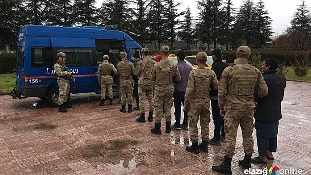 Afganistan ve Mısır uyruklu 8 göçmen ile 2 organizatör yakalandı