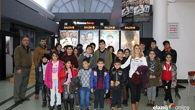 Çocuklar, sinema da film izleme keyfi yaşadı