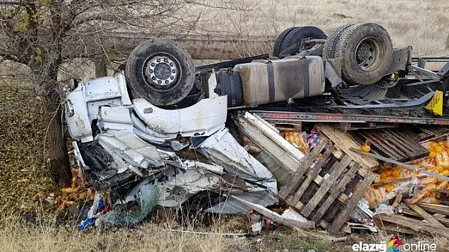 Direksiyon hakimiyetini kaybeden tır sürücüsü takla attı