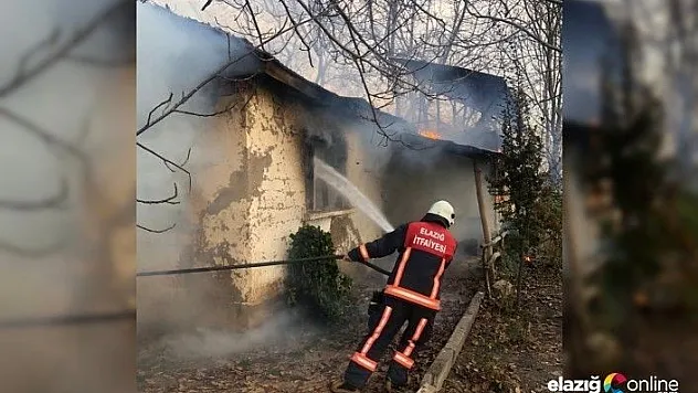 Elazığ'da metruk evde yangın