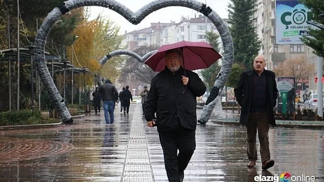 Elazığ'da sağanak yağış etkili oluyor