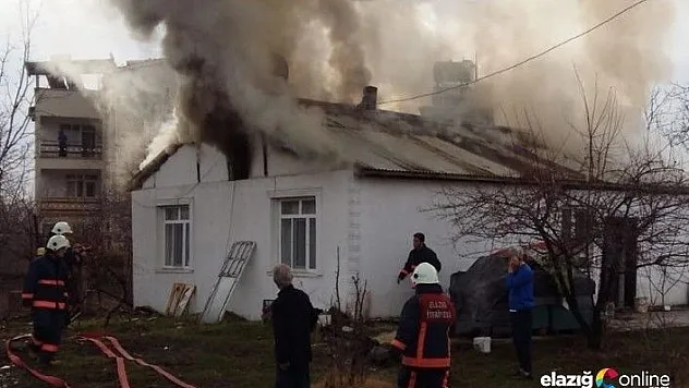 Evde çıkan yangın itfaiye ekipleri tarafından söndürüldü