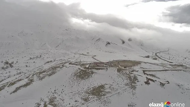 Hazarbabada kar ve bulutların görsel şöleni