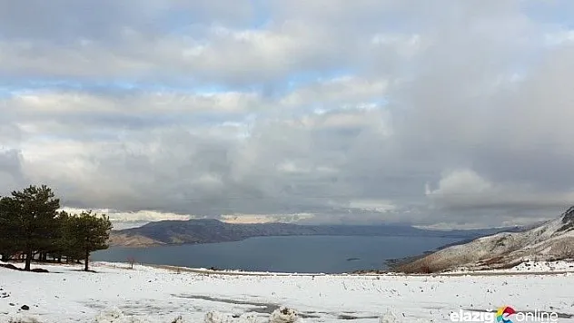 Hazarbabaya mevsimin ilk karı düştü