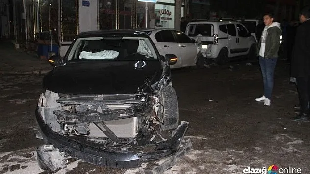 Meydana gelen zincirleme trafik kazasında 4 kişi yaralandı