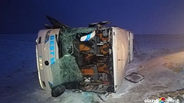 Pınarbaşı-Gürün karayolunda yolcu otobüsü devrildi, 23 yaralı!