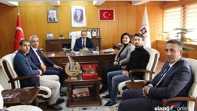 Rektör Demirdağ, projeleri ile birinci olan öğrencileri ödüllendirdi