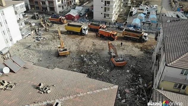 10 kişinin hayatını kaybettiği Dilek apartmanında enkaz çalışması