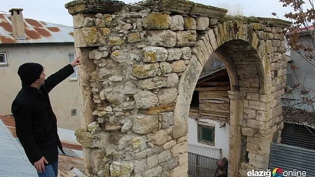 115 yıl önce yapılan konaktan sadece kapısı kaldı