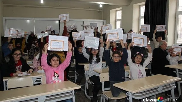 125 bin 636 öğrenci karne heyecanı yaşayarak yarı yıl tatiline girdi