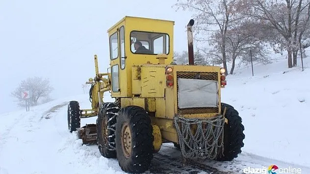 73 köy yolunun kapandığı Elazığ'da ekiplerin kar mesaisi başladı