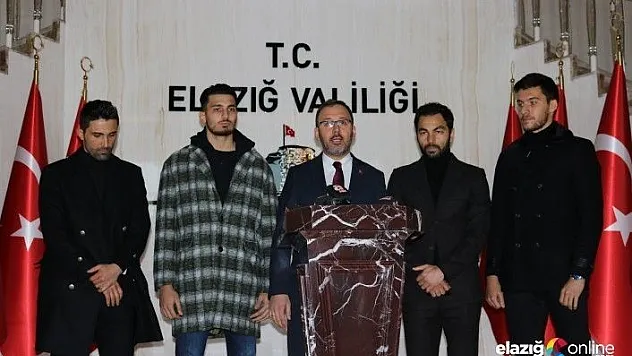Bakan Kasapoğlu ve milli futbolcular destek için Elazığ'da