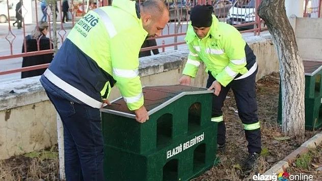 Belirlenen noktalara kedi ve köpek evleri yerleştiriliyor
