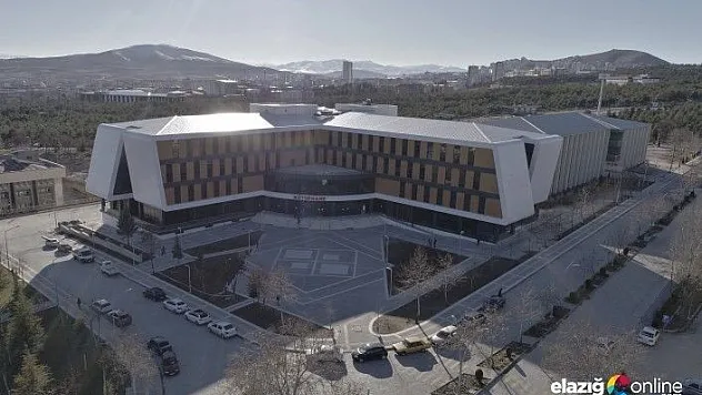 Bölgenin en büyük kütüphanesi 24 saat öğrencilerin hizmetinde