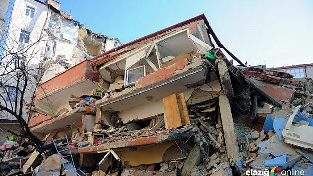 Çöken binanın çevresindeki binalarda büyük hasar meydana geldi