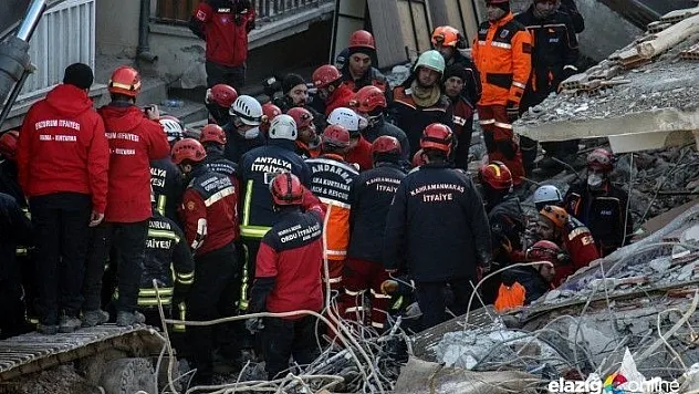 Çöken Dilek Apartmanı'nda kurtarma çalışmaları tamamlandı