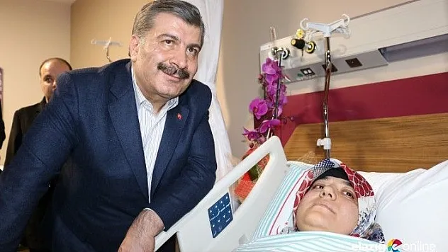 Depremin sembol ismi Azize Çelik: &quotO ikisini delikten gördüm&quot