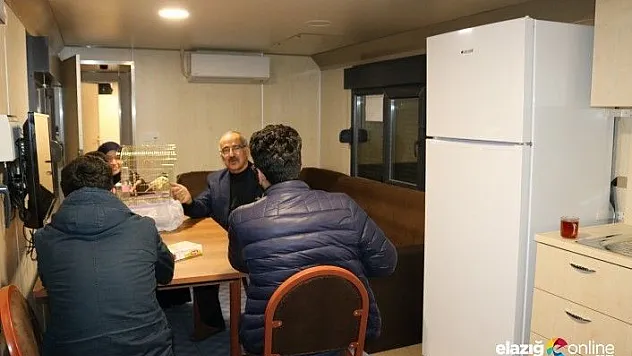 Depremzedelerin gündüz vakti vagonlarda yaşamları