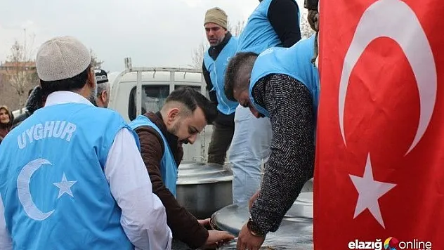 Doğu Türkistanlılar, depremzedelere yardıma koştu