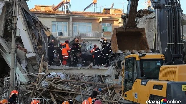 Elazığ'da depremin etkileri gün ağarınca ortaya çıktı
