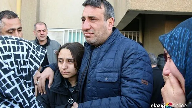 Elini tutamadığı için oğlu ölen baba kızının elini bırakmadı