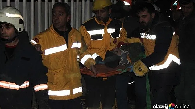 Enkazdan 5 saat sonra 12 yaşındaki çocuk sağ çıkarıldı