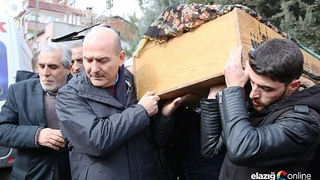 Enkazdan son çıkartılan yaşlı kadının cenaze namazı kılındı