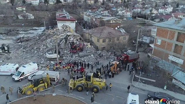 Gezin'de enkaz altında kalan 5 vatandaştan 2'si ölü 3'ü yaralı çıkartıldı