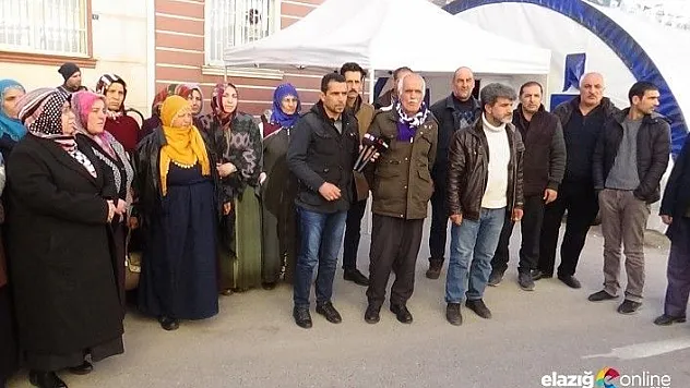 HDP önündeki ailelerden Elazığ'a yardım çağrısı