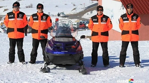JAK Timi kayak merkezinde görevde