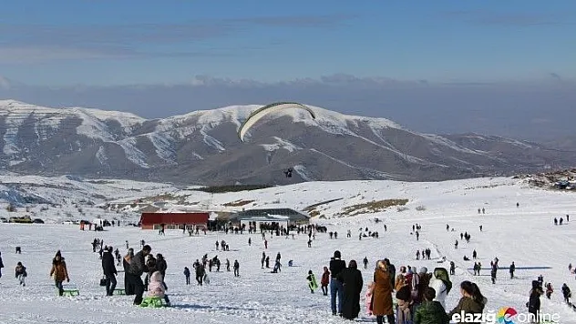 Kayak merkezi hazar baba tatilcilerle doldu