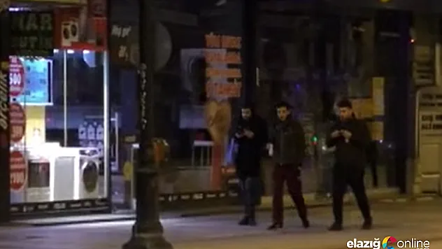 4,9 şiddetindeki deprem sonrası Malatyalı vatandaşlar geceyi sokakta geçiriyor