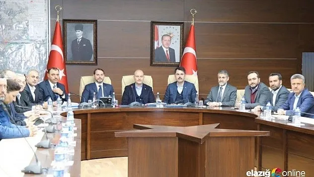 Bakan Albayrak: &quotElazığ ve Malatya'da yaraları hızlıca saracağız&quot