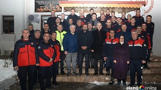 Bakan Soylu, depreme ilk müdahale eden itfaiyecileri ziyaret etti