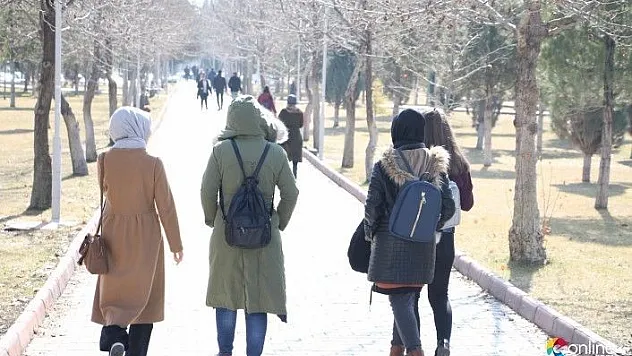 Depremin ardından Fırat Üniversitesi'nde de eğitim başladı