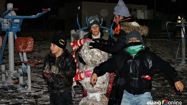 Depremzede çocuklar karın tadını çıkardı
