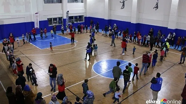 Depremzede çocuklara moral etkinliği